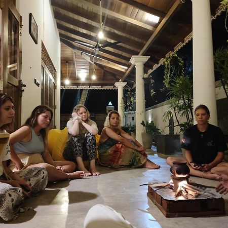 Sixth Sense Hostel Unawatuna Exteriör bild