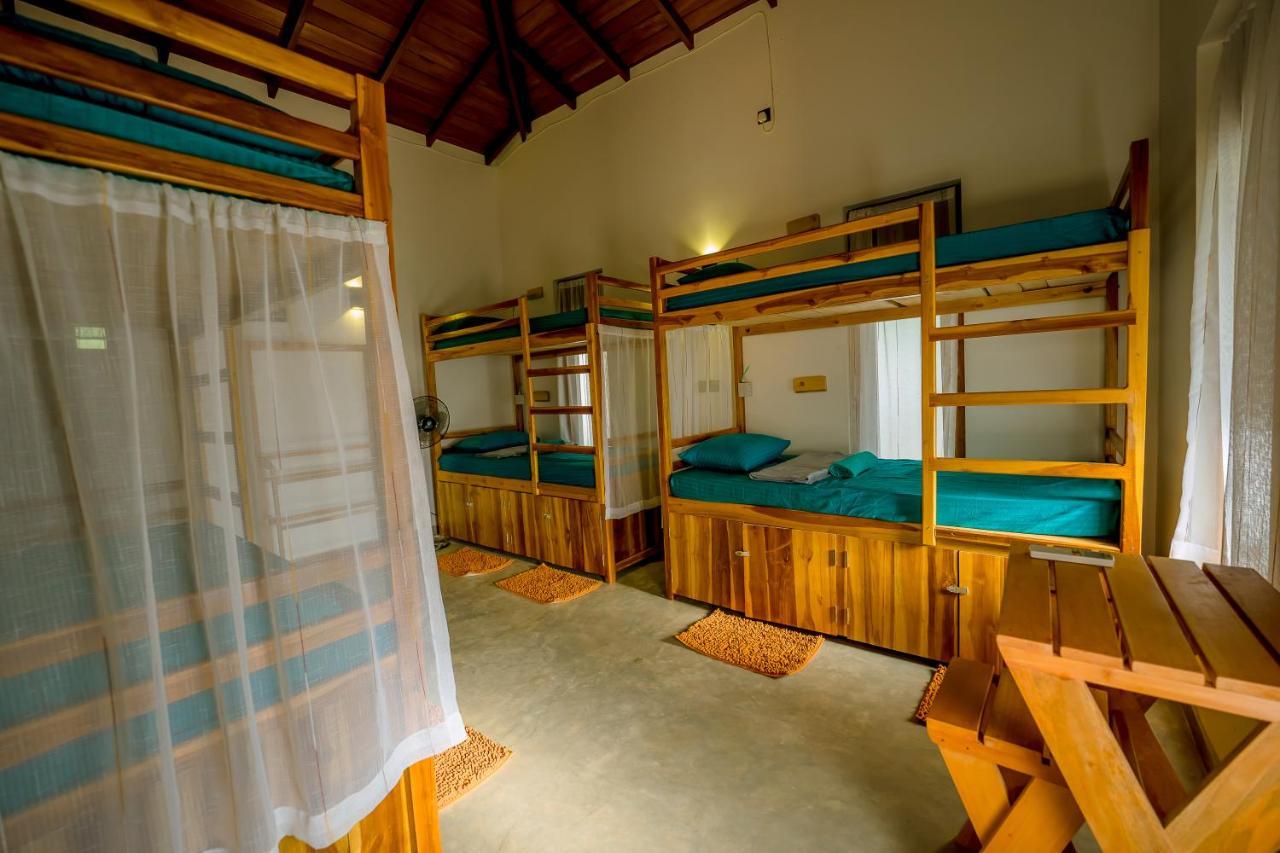 Sixth Sense Hostel Unawatuna Exteriör bild