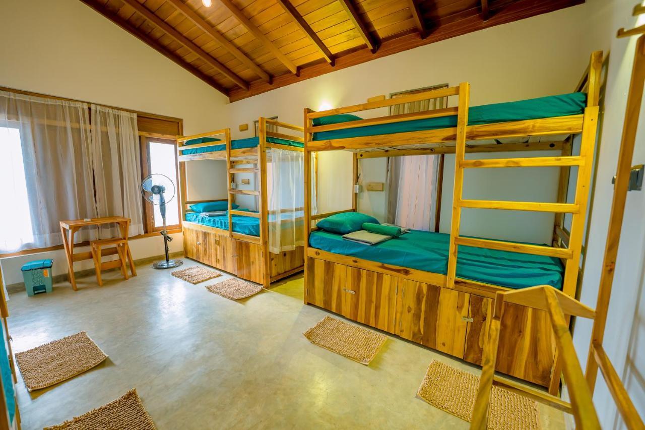 Sixth Sense Hostel Unawatuna Exteriör bild