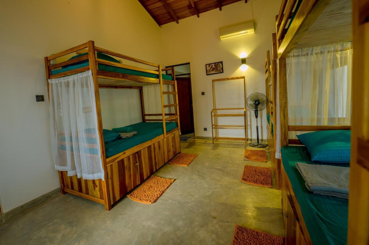 Sixth Sense Hostel Unawatuna Exteriör bild